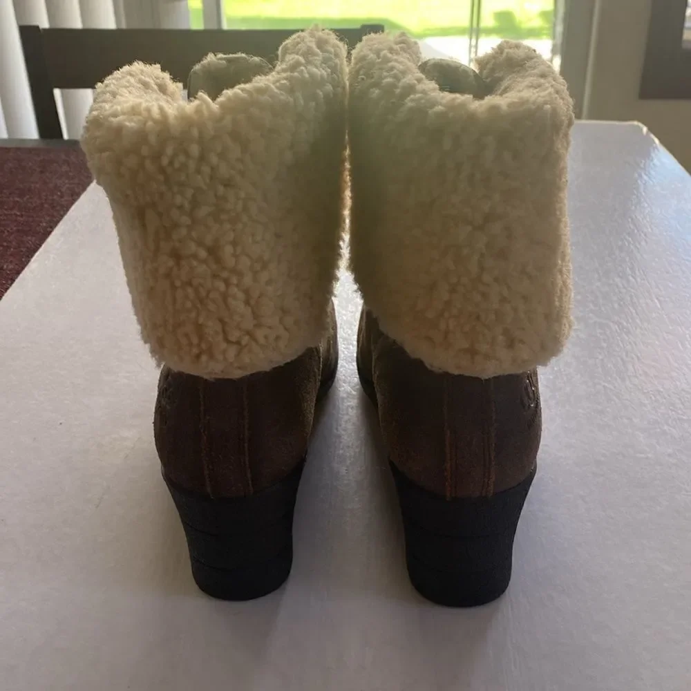 UGG women’s brown